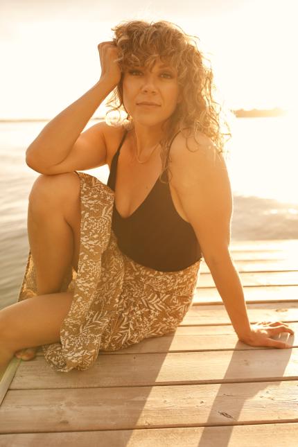 alexis-normand---photo-promo-03-(credit-_-nicole-romanoff-(1.jpg